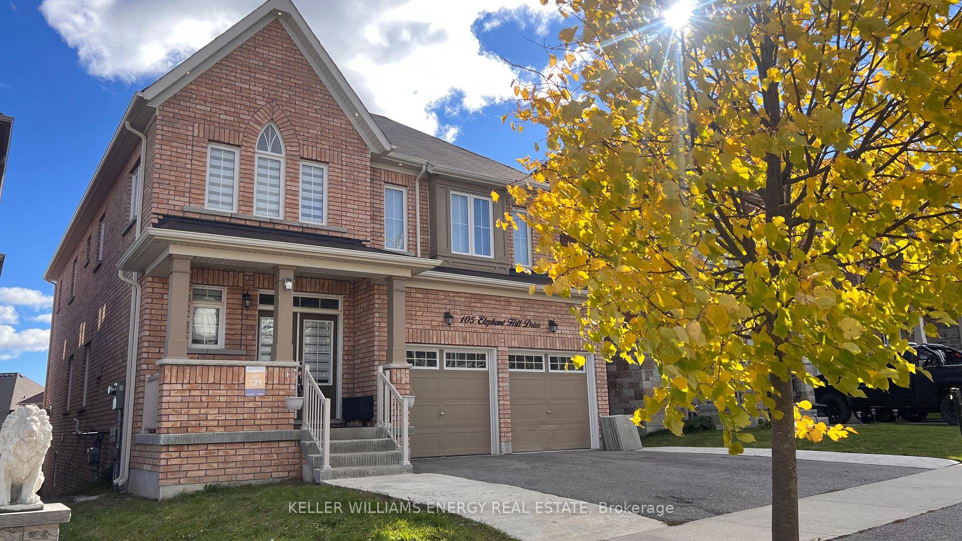Beautiful, 5 bedroom home nestled in a great family neighbourhood in Bowmanville !