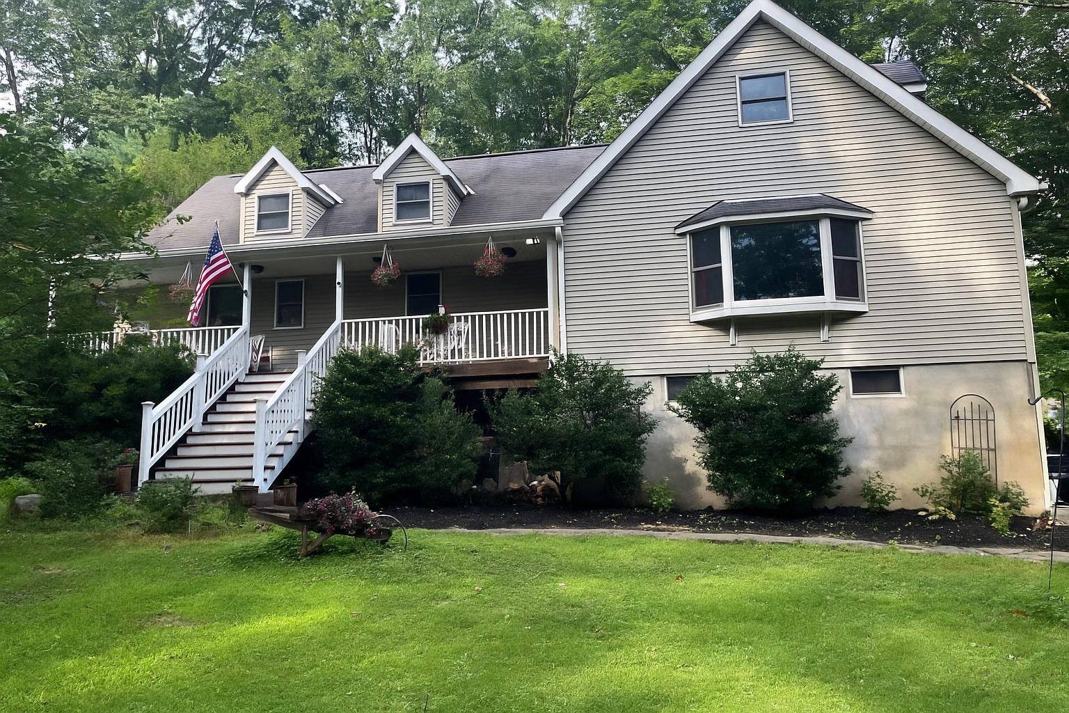 Beautiful 4 bedroom home with additional office space located in the highly desirable town of Somers, NY.