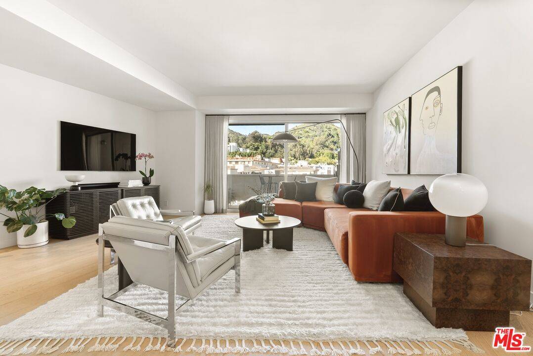 7250 Franklin Ave 1BR Hollywood Hills East La