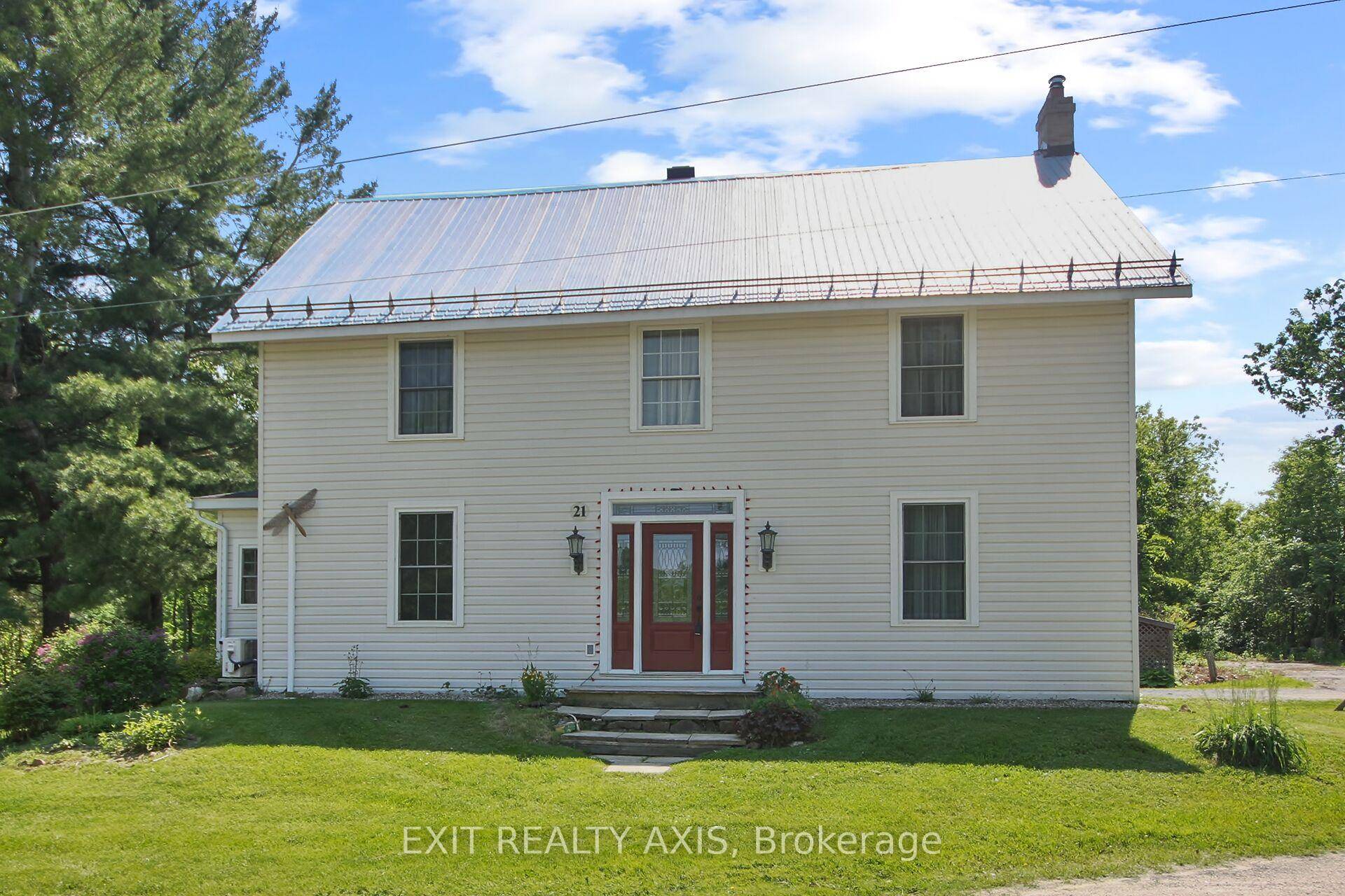 Welcome to 21 Main street in the village of Newboro located in the heart of the UNESCO Rideau heritage system.