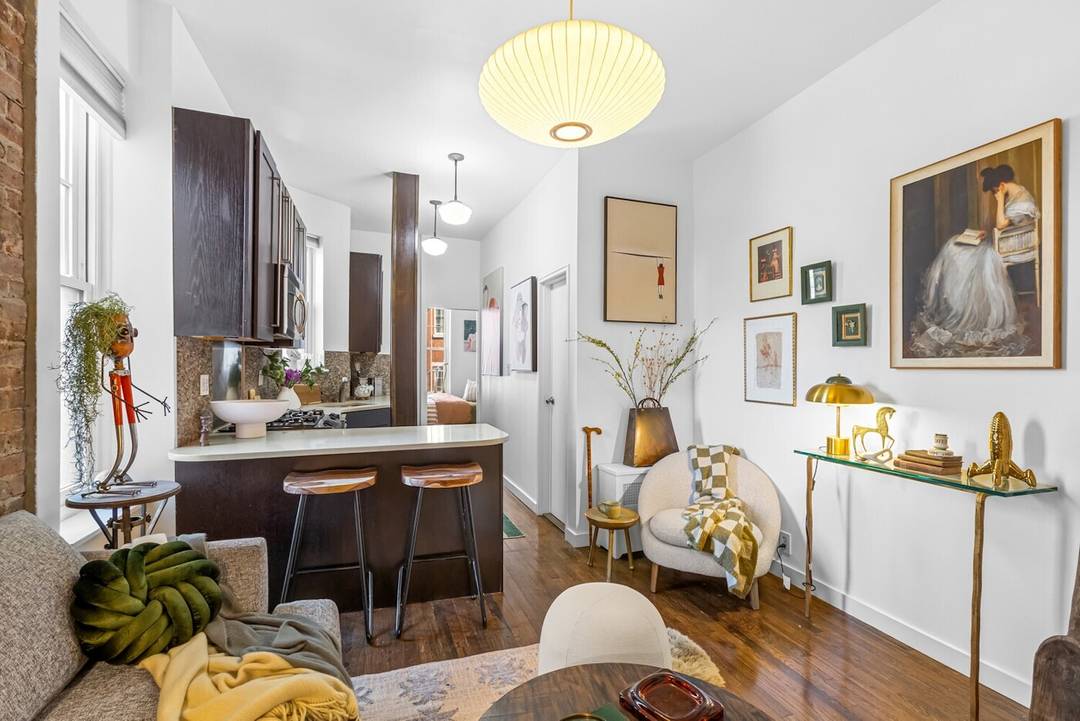 Welcome to Residence 2B at 345 West 21st Street.