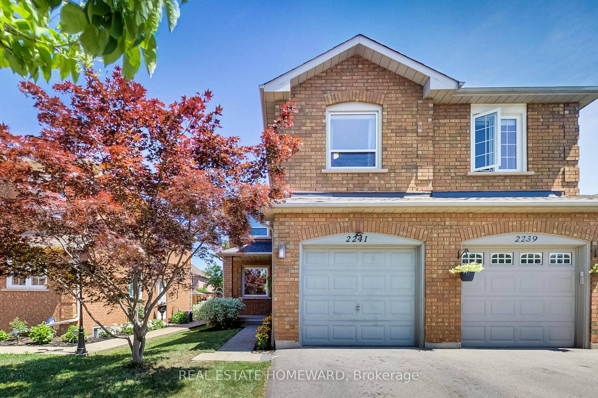 This all brick home is located in the desirable West Oak Trails community on a quiet street and family friendly neighbourhood.