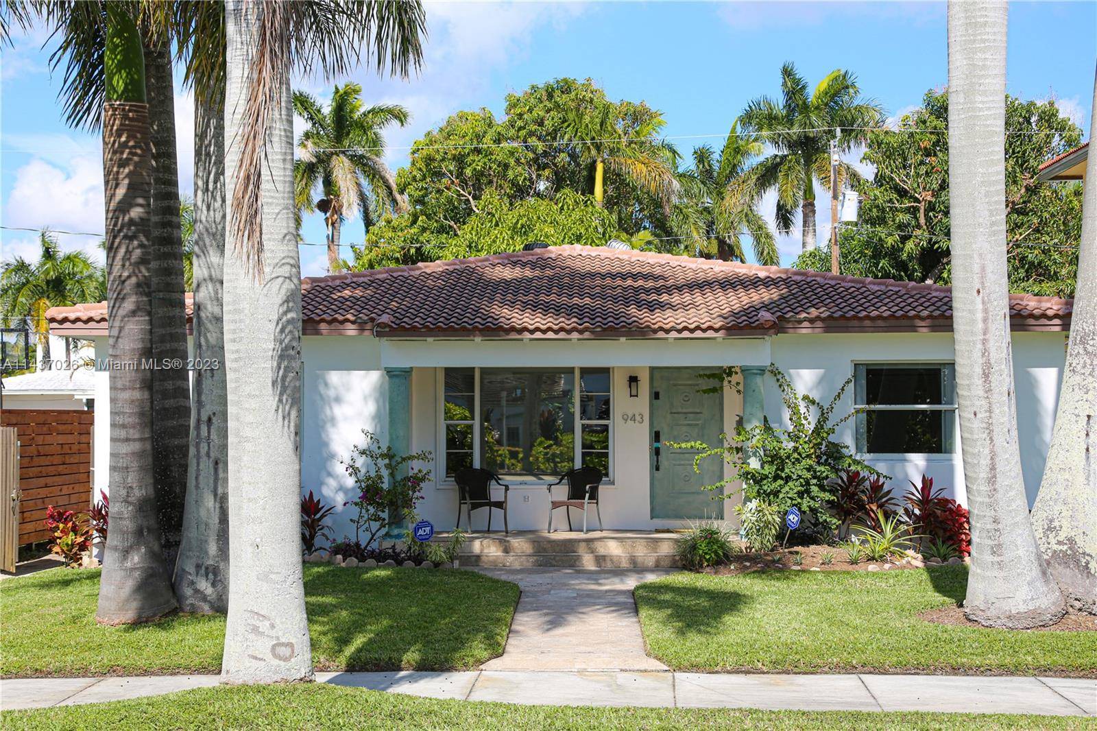 This 3BR 2BA updated home is located just before the Hollywood Blvd bridge within close vicinity to the beach, restaurants, Hollywood Broadwalk, and downtown.