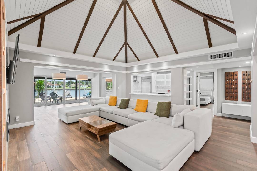 Remodeled to perfection with all the comfort and Luxury you can imagine.