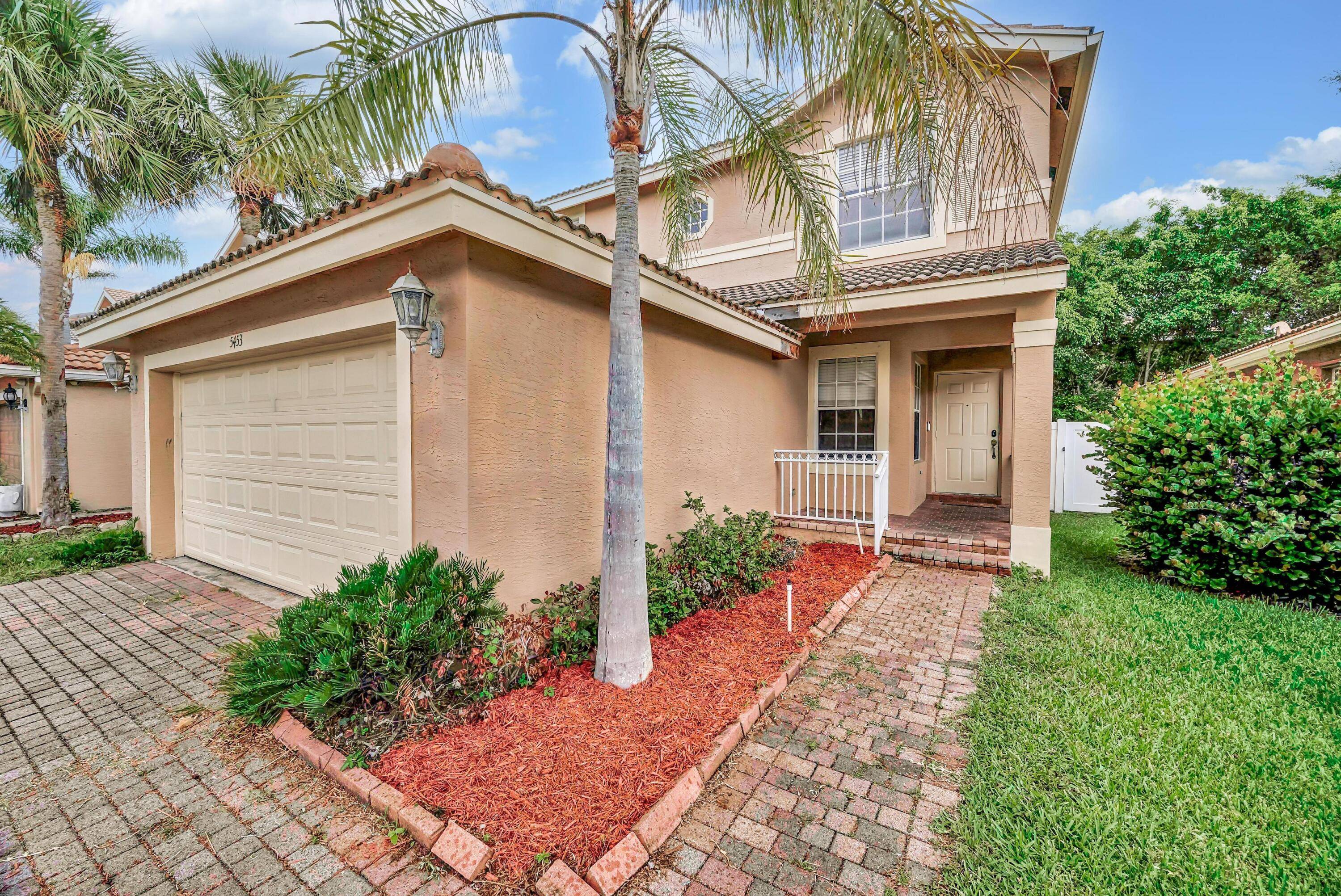 Back on the Market ! Previous buyer backed out before inspection, so here's your chance !