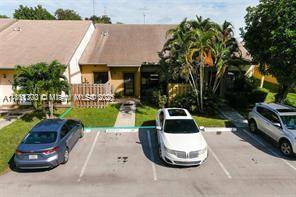 Located California Club. Absolutely gorgeous townhouse !
