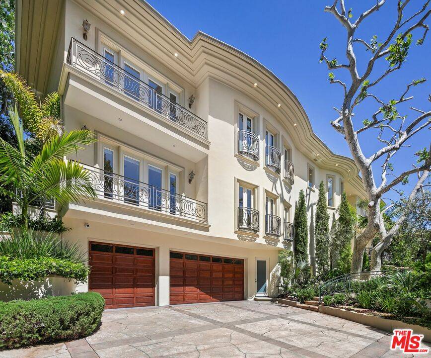1350   Benedict Canyon Dr 6BR Beverly Hills Post Office | B.H.P.O. La