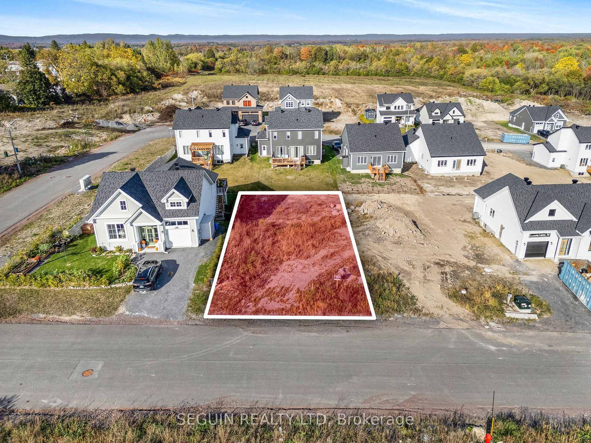 BUILDING LOT ! Discover one of Vankleek Hills most desirable residential subdivisions a quiet, family friendly community surrounded by beautiful countryside and quality built homes.