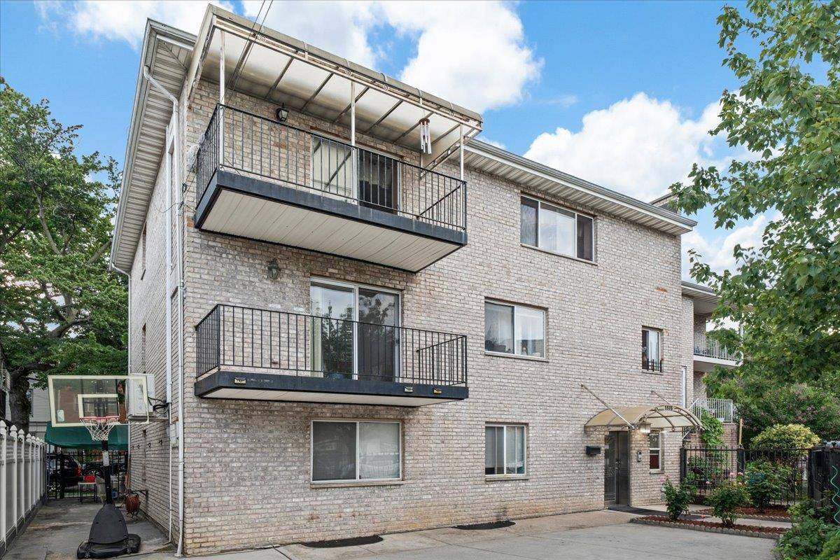 Spacious 3 Family Home in the Bronx with Finished Basement, Ample Parking amp ; Cozy Backyard Welcome to this exceptional 3 family home, ideally situated in a quiet residential area ...