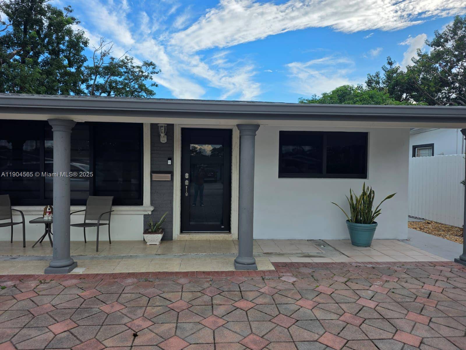 Beautifully 3 Bedroom, 2 Bath Home Move In Ready !