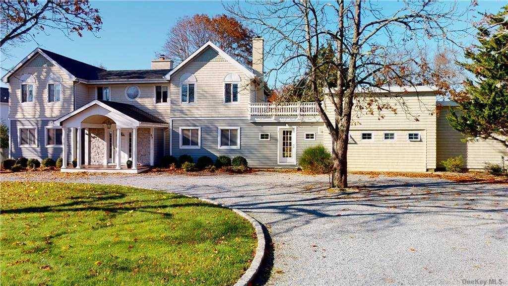 5 bedrooms, 4. 5 bathrooms in the main house along with a connecting pool house ; each with a washer drier make this property the perfect place to spend the ...