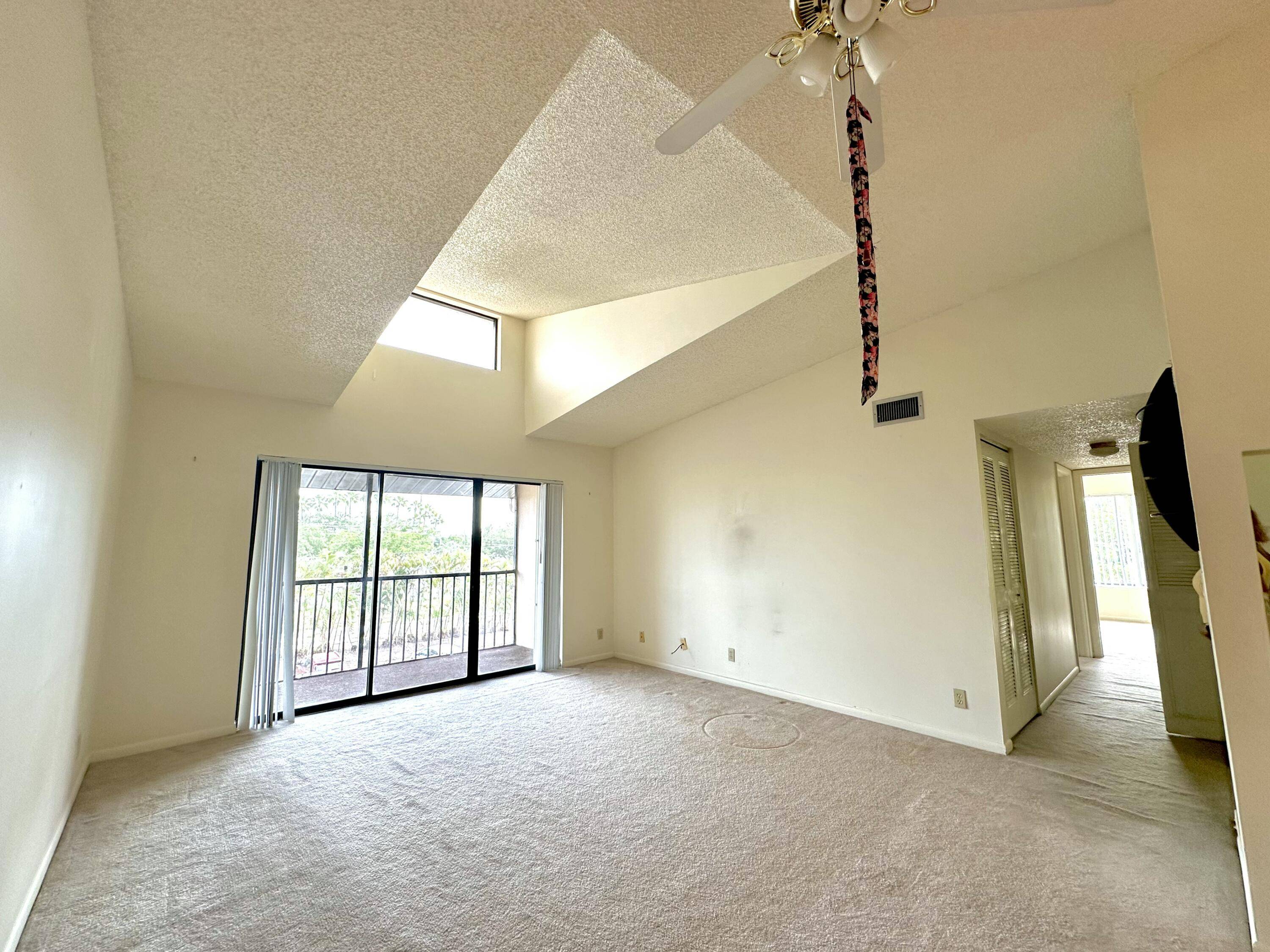 Welcome to your new home in the heart of Greenacres !