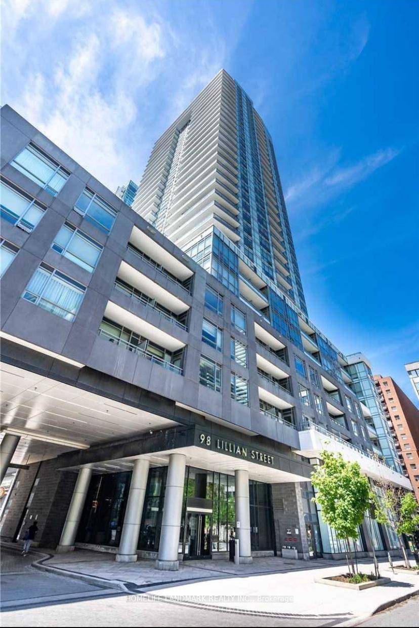 Welcome to 'The Madison Condo', over 600 sq ft unit with 1 bedroom Den.