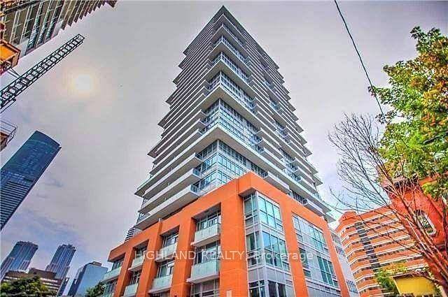 Well Maintained 1 Br Condo Unit In Downtown By Menkes.