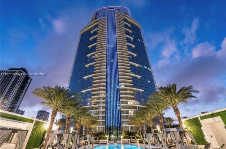 Beautiful, new, spacious amp ; FURNISHED unit at the renown Paramount World Center.