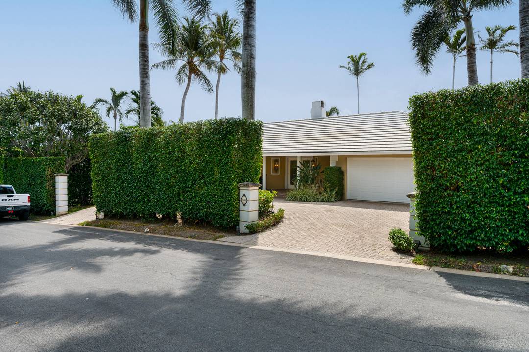 Rare opportunity in prestigious Dodge Estates on Palm Beach Island.