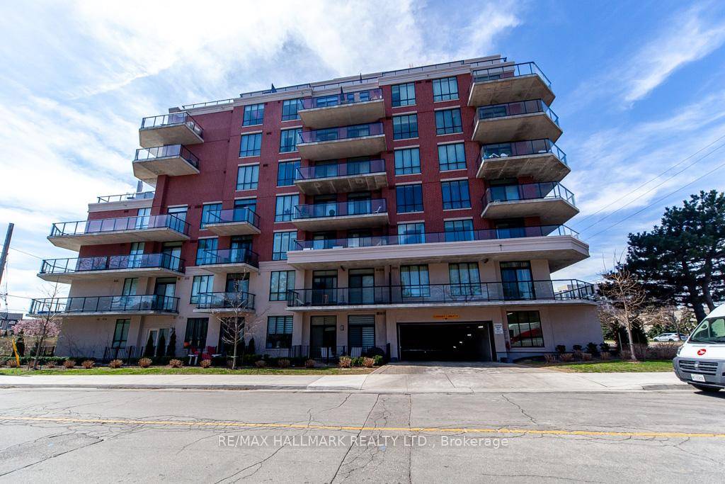 Bright amp ; Spacious Corner Suite 2 Bed, 2 Bath Huge Wraparound Terrace !