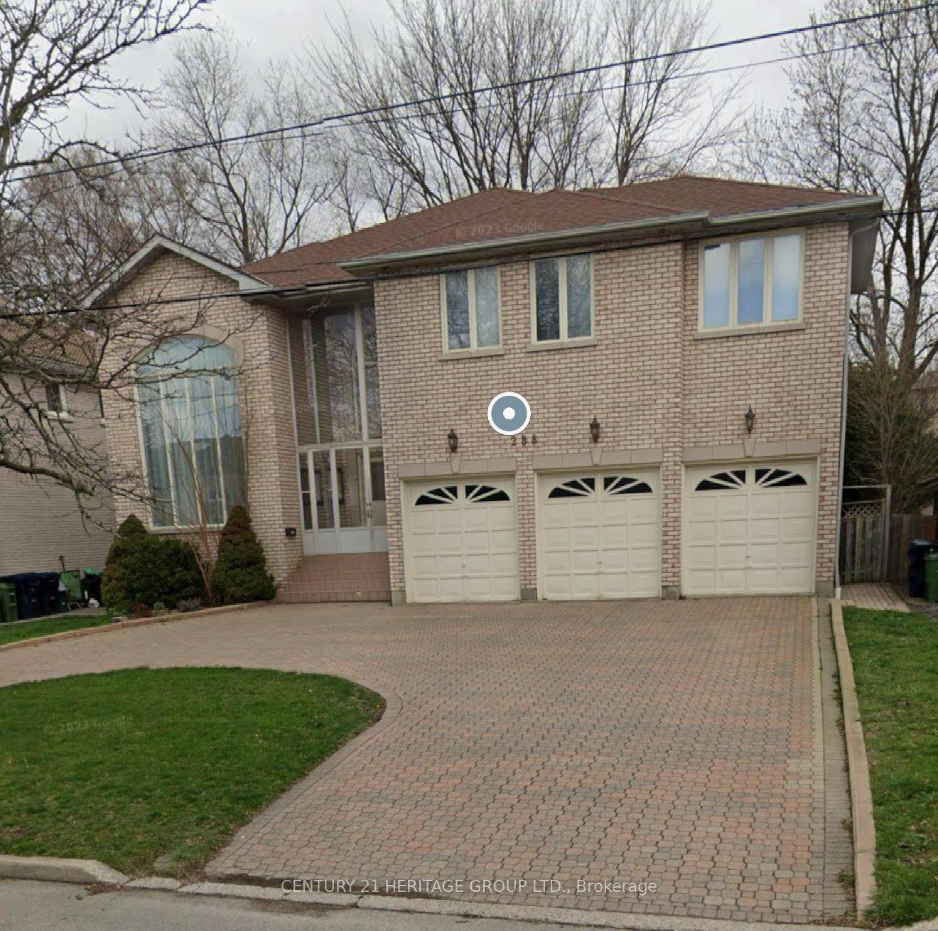 Great Location ! Walkout Basement On A Quiet Crescent In Highly Desirable Neighbourhood.