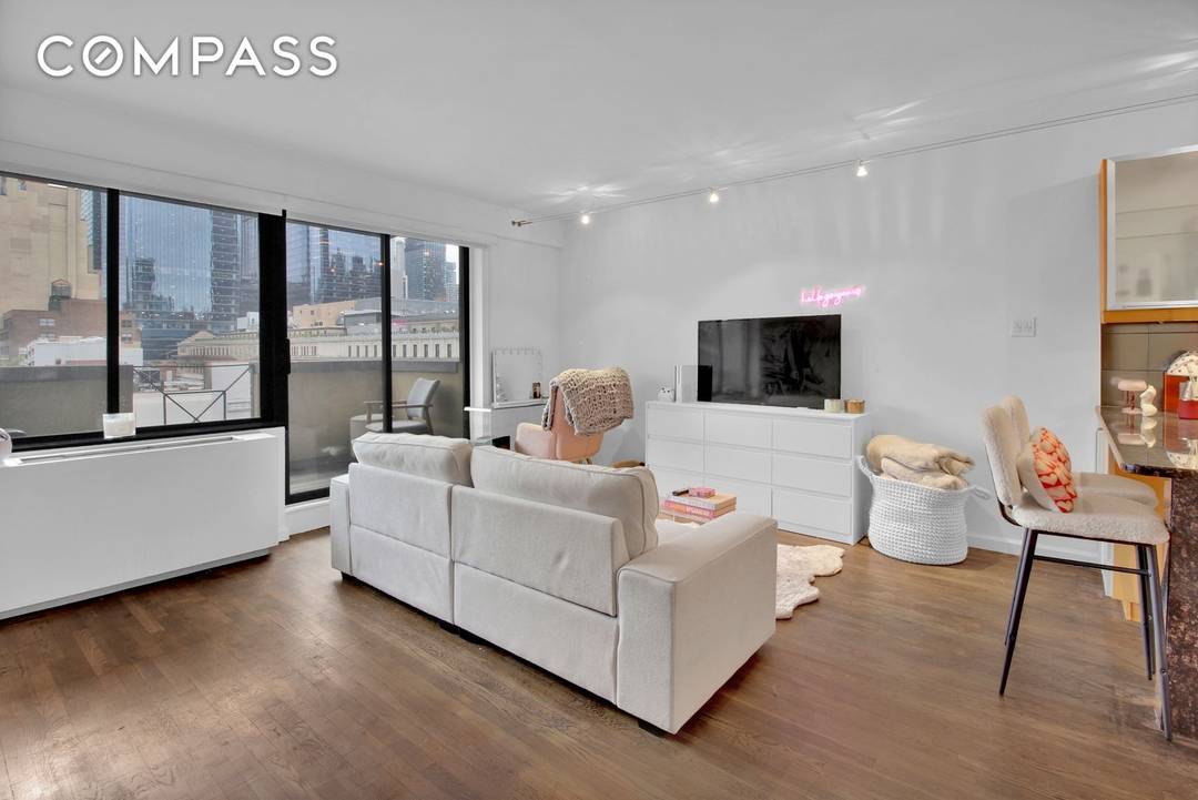 Sleek and Sophisticated Studio in the Heart of Midtown South Experience the epitome of Manhattan living in this luminous studio at 408 8th Ave, Apartment 8B.