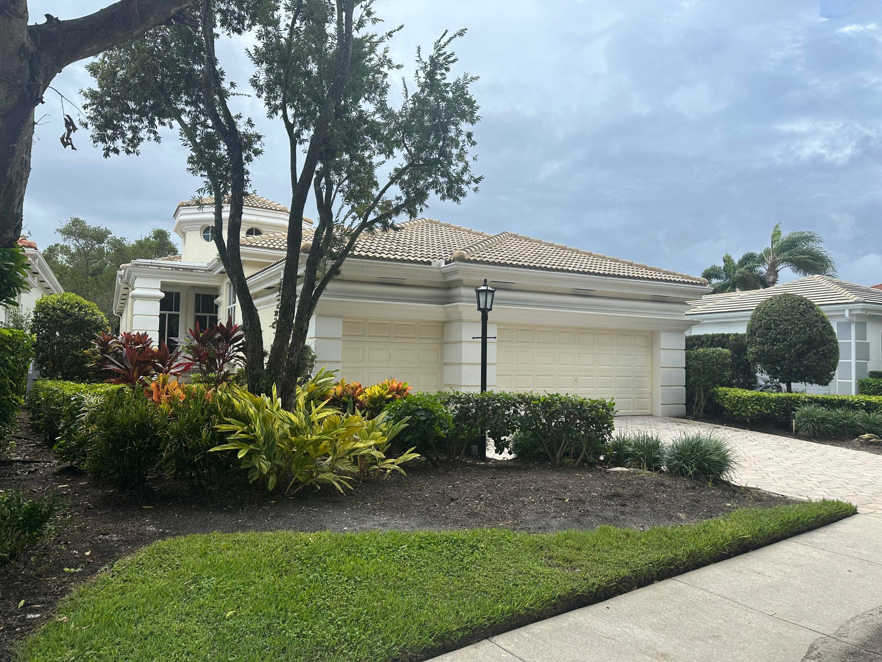Discover luxury living in this stunning 3 bedroom, 3 bathroom home with a separate den, spanning 2, 800 SF in Ballenisles Country Club.