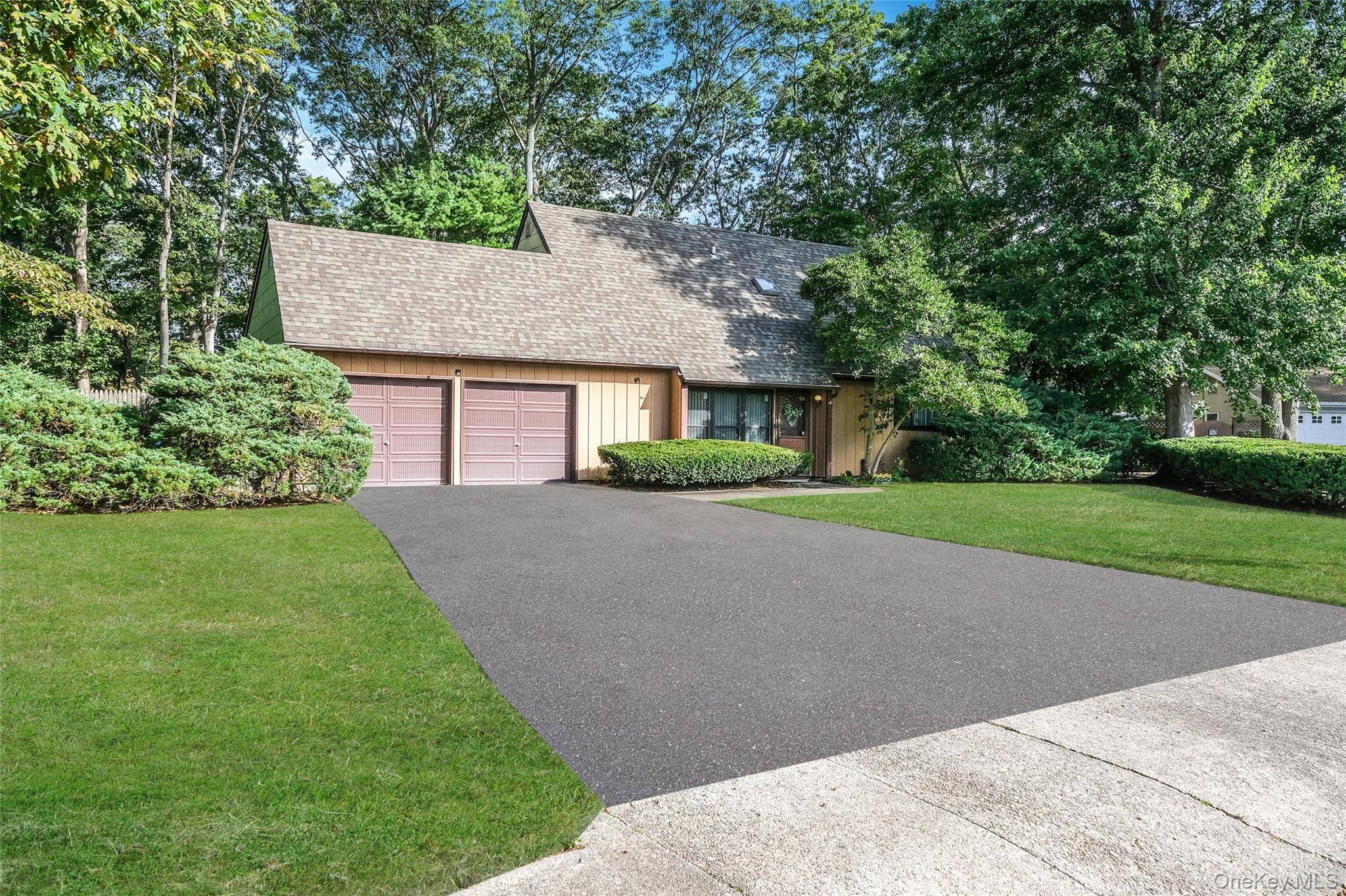 Charming Expanded Cape in Private Circle Setting Nestled on a peaceful private circle, this beautifully maintained expanded Cape offers a spacious and inviting layout with vaulted ceilings and two skylights ...