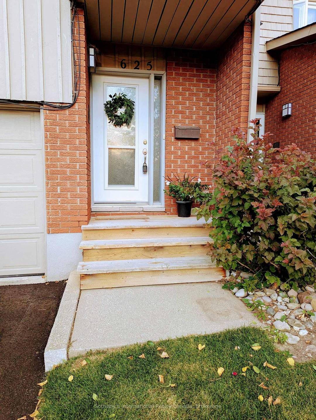 SKI SEASON RENTAL ! AVAILABLE DEC 1 TO APRIL 1.