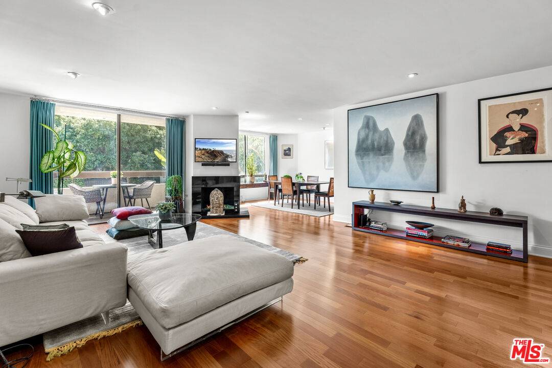 851  N Kings Rd 2BR Sunset Strip La