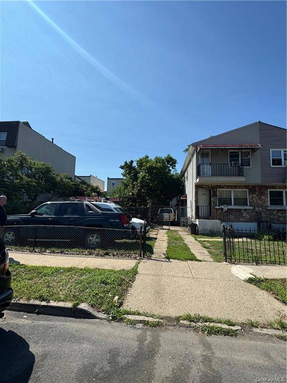 Investors delight. This beautiful single family property on the market wont last long.