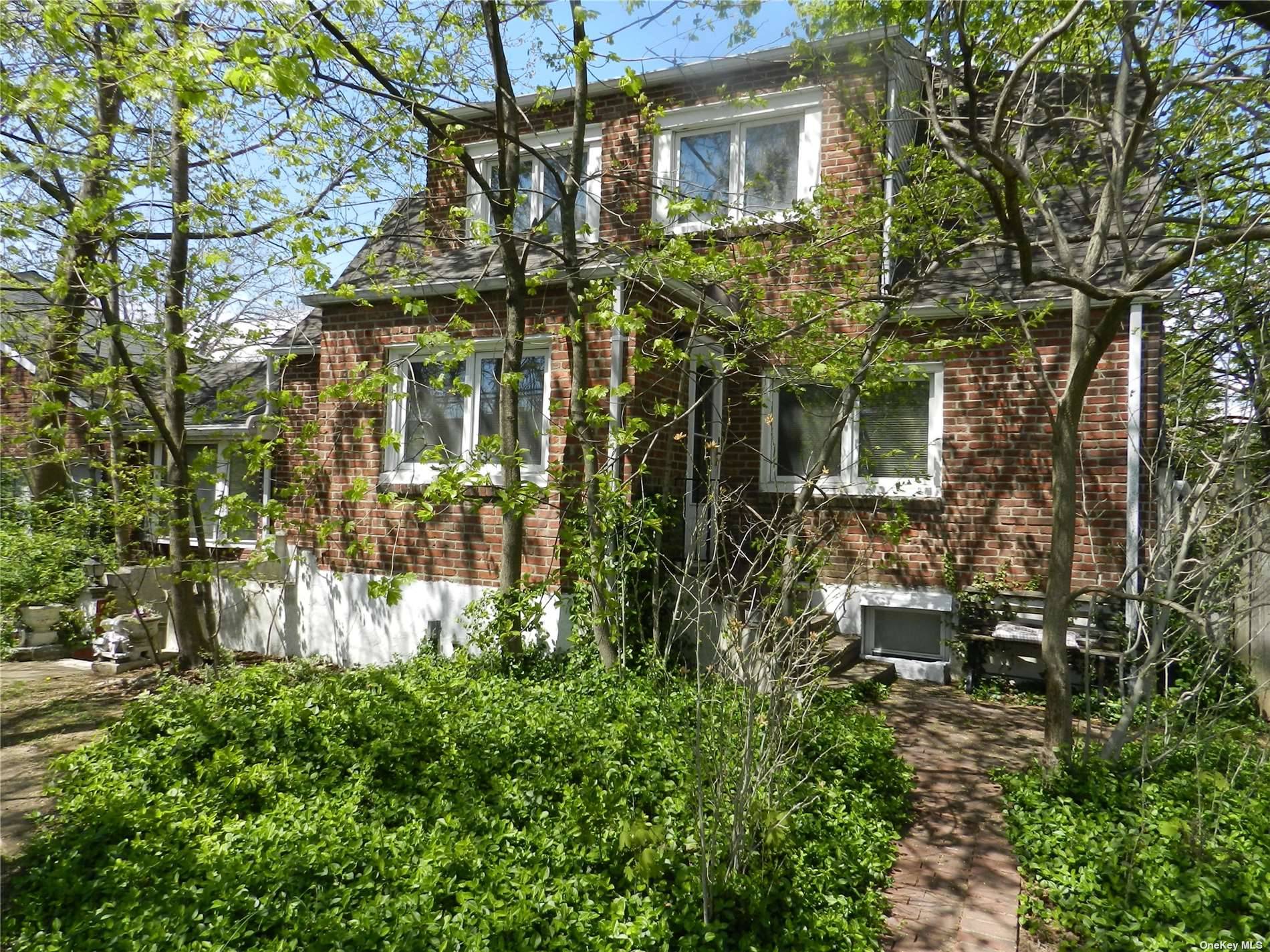 House Being Sold As Is. 80x100 Lot, Colonial !
