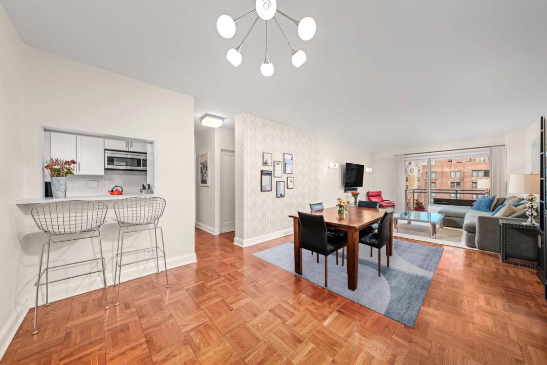 Welcome to Plaza 400, one of Sutton Place s most prestigious full service cooperatives, where luxury living meets exceptional amenities and white glove service.