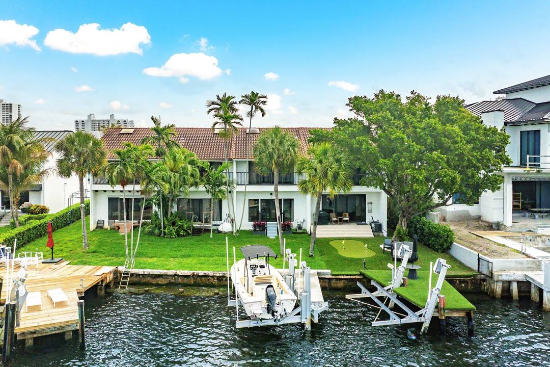Perfectly positioned along the Intracoastal, this beautifully renovated townhome offers an exceptional blend of privacy, waterfront living, and walkable beachside convenience.