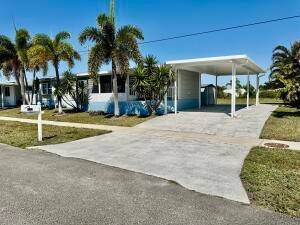 Well maintained manufactured home located on preferred waterfront lot on canal, nice privacy and peacefulness, no immediate rear neighbor, tranquil views with covered patio to relax in, enclosed Florida room ...