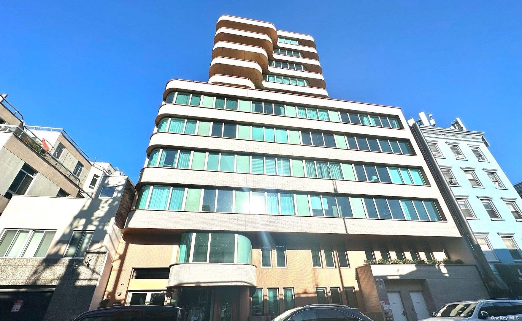 TENANT PAYS 1MONTH RENT FOR COMMISSON 50 50 SPLIT
