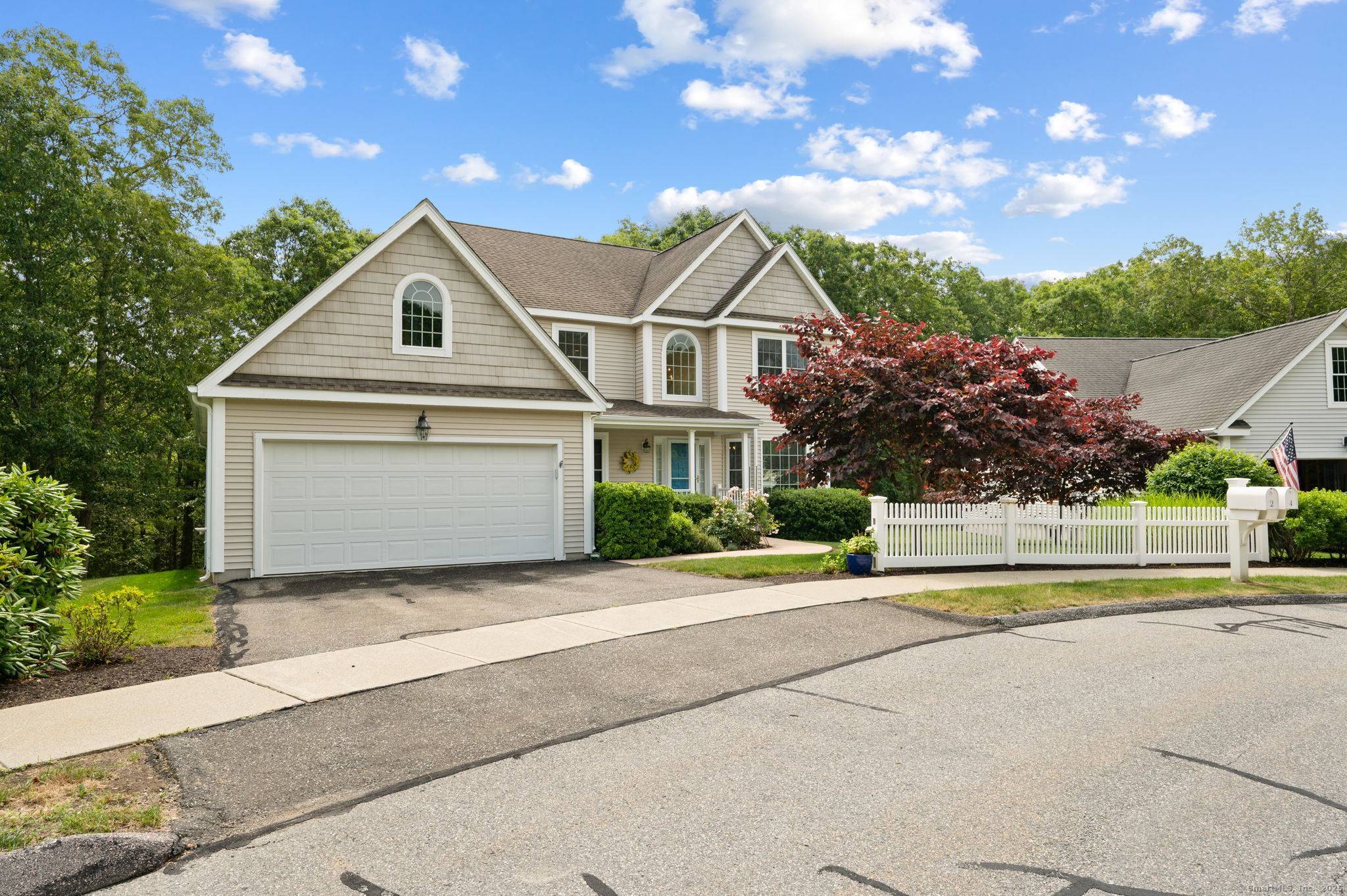 Nestled in the desirable Spinnaker community, this beautifully maintained 3 bedroom, 2 1 2 bath home offers the perfect blend of comfort, convenience, and coastal charm.