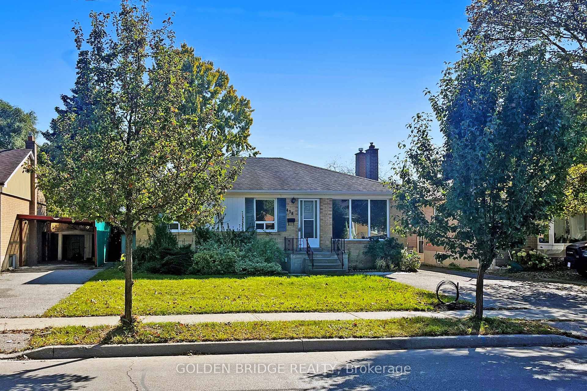 Great investment location in Crosby community.