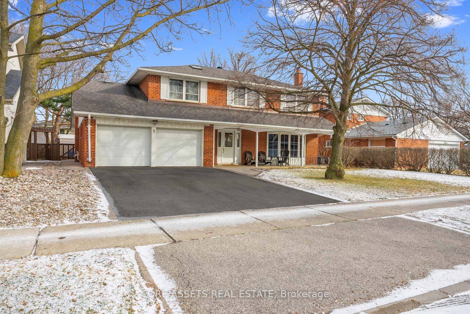Welcome to this classic home on a family friendly crescent in Markland that combines timeless charm w modern convenience across its 3000 square feet.