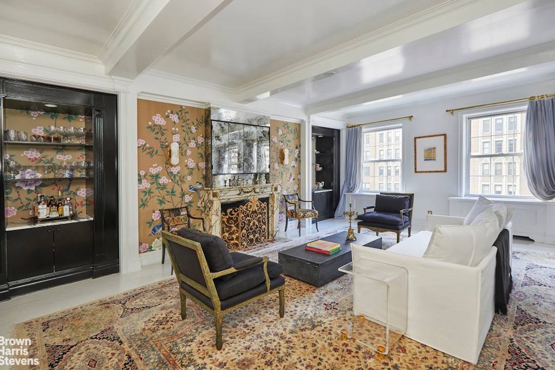 Unit 10 at 891 Park Avenue is a true jewel box nestled in the heart of the Upper East Side.