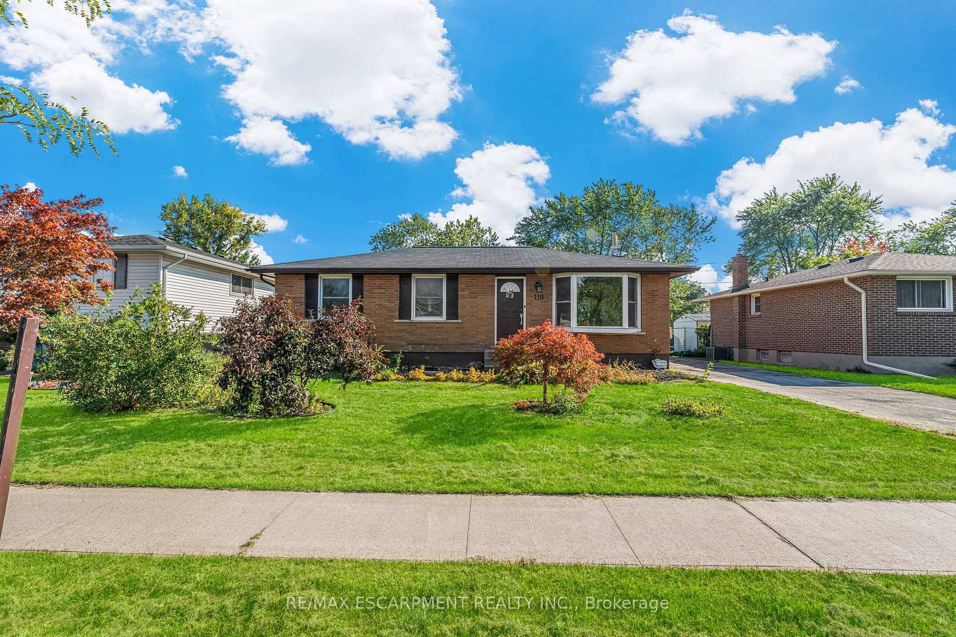 Welcome to this beautifully maintained 3 bedroom, 1 bathroom main floor unit in an all brick bungalow, nestled in a family friendly Welland neighbourhood.