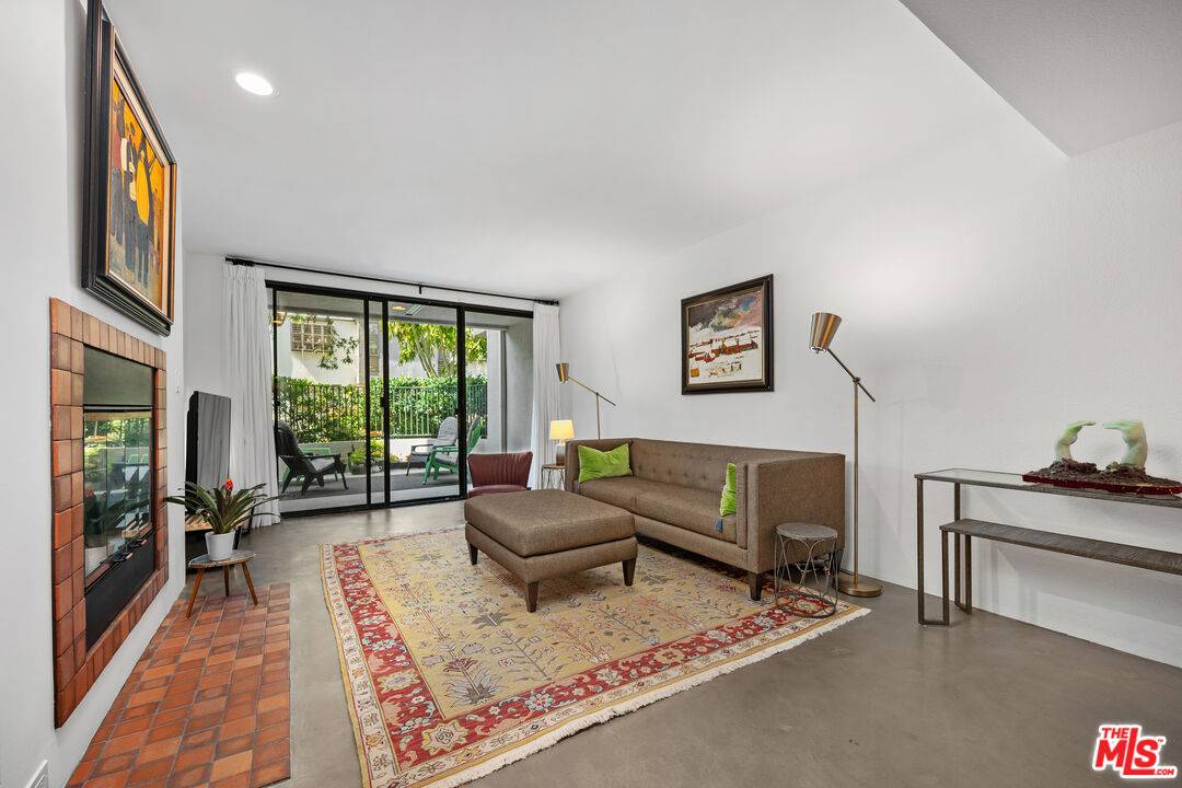 2960   Neilson Way 2BR Santa Monica La