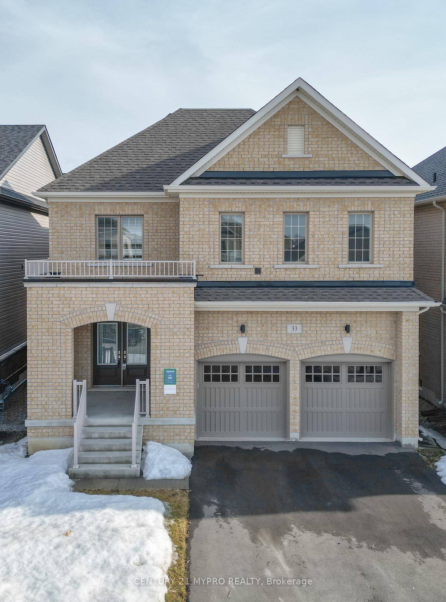 Welcome to 33 PIETROWSKI DR A Beautifully Maintained 4 Bedroom Detached Home available for lease in a highly sought after neighborhood !
