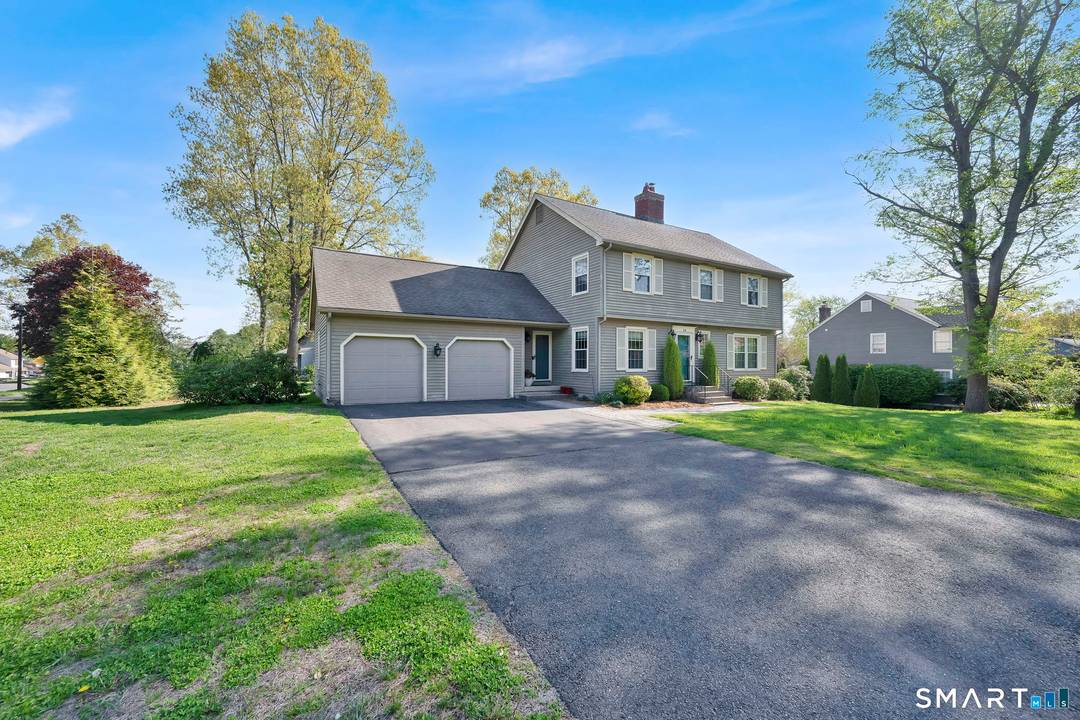 Spacious and well maintained Colonial offering 2, 166 sq.