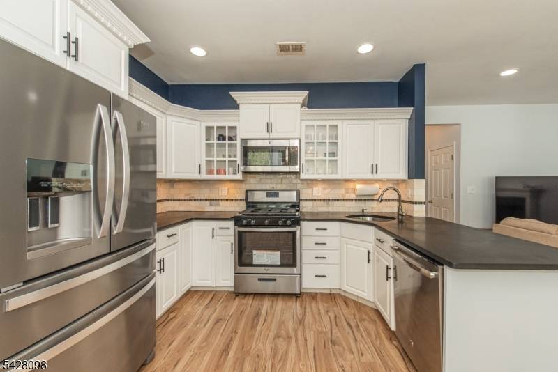 Welcome to this well maintained 3 bedroom, 2.