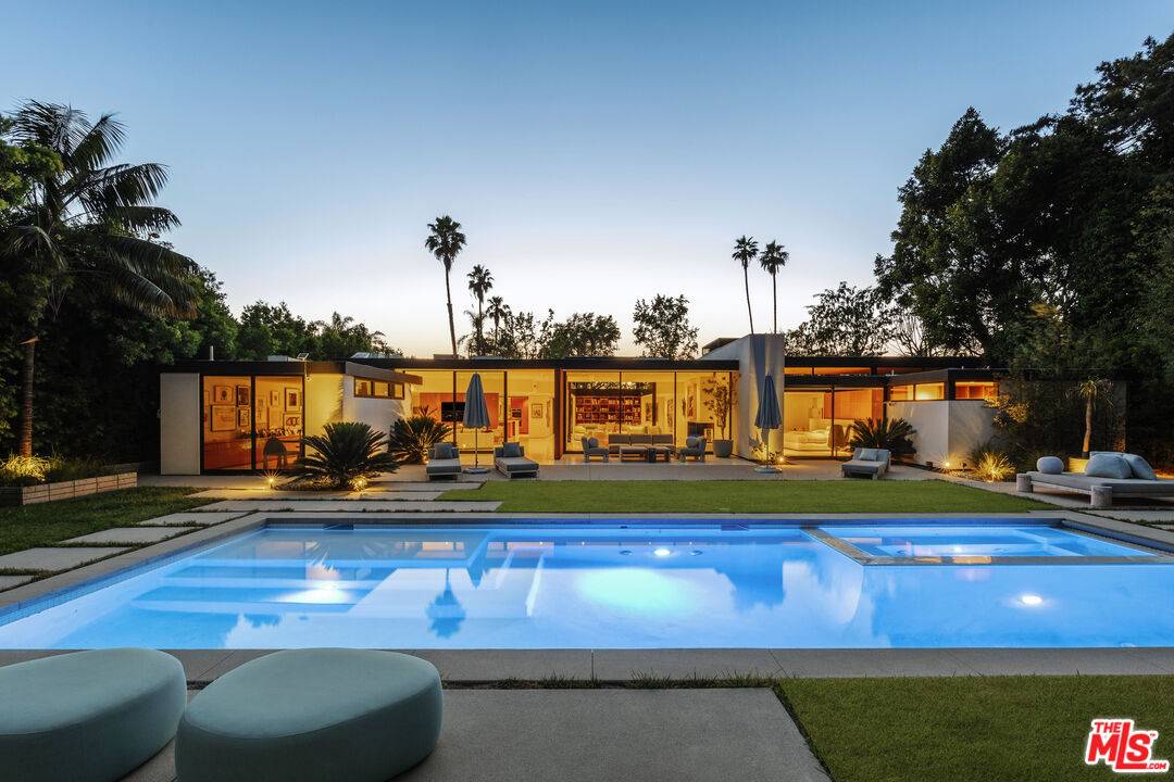 570 Evelyn Pl 5BR Beverly Hills Post Office | B.H.P.O. La