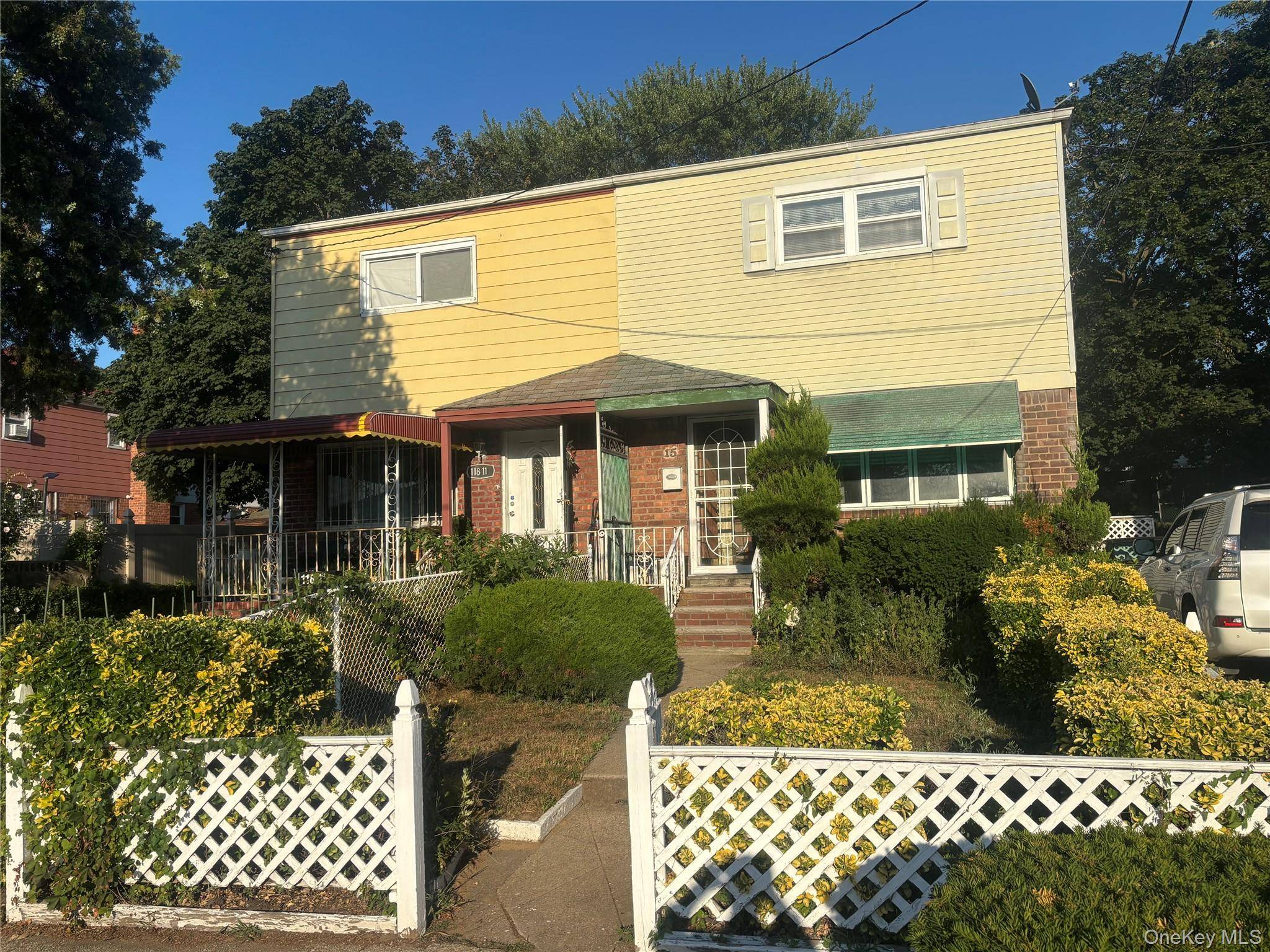 Conveniently located in Cambria Heights neighborhood, it offers easy access to local shops, schools, parks, and transportation.