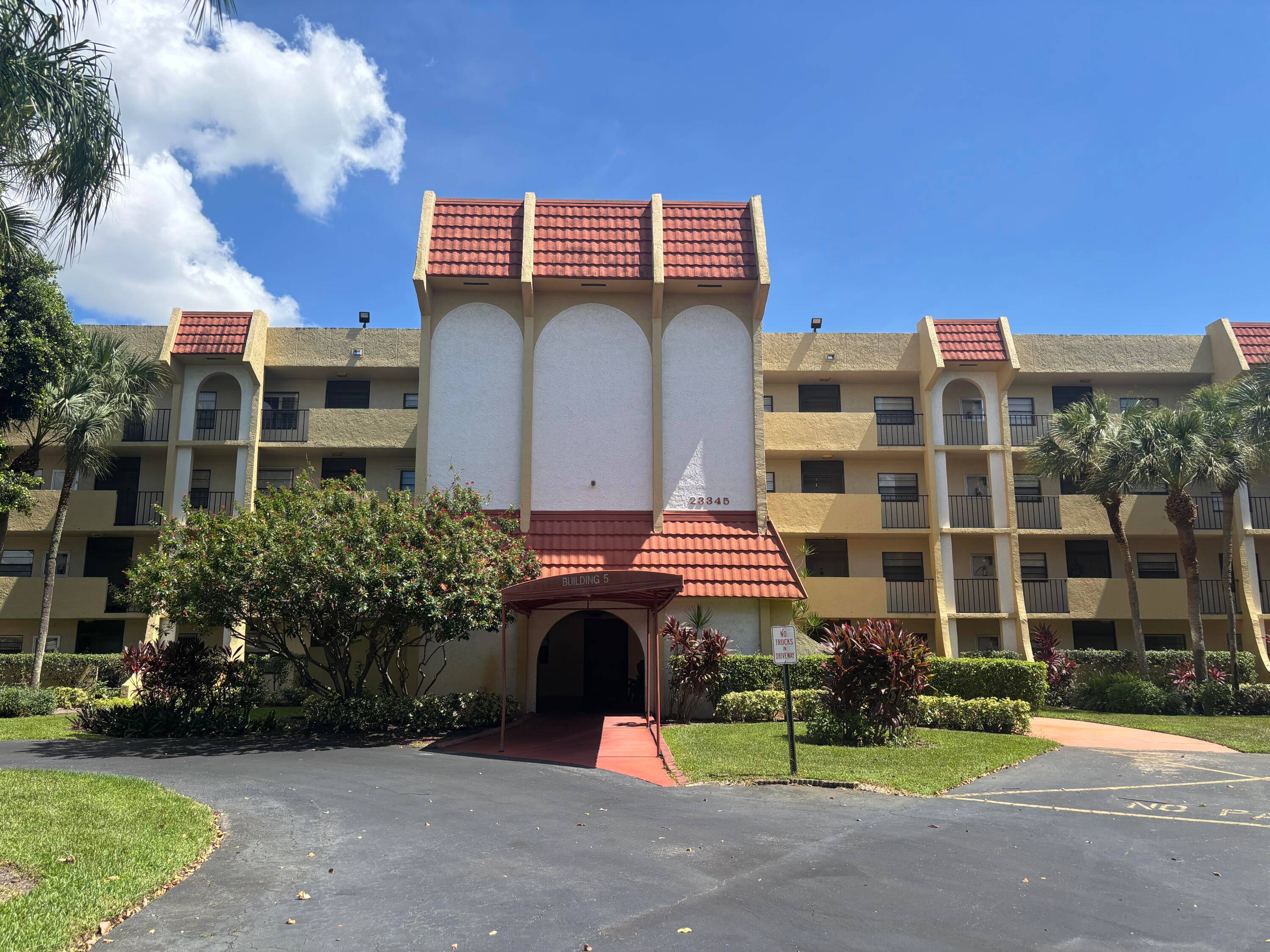 Spacious 2 Bedroom 2 Bath Corner Unit in a sought after West Boca 55 community.