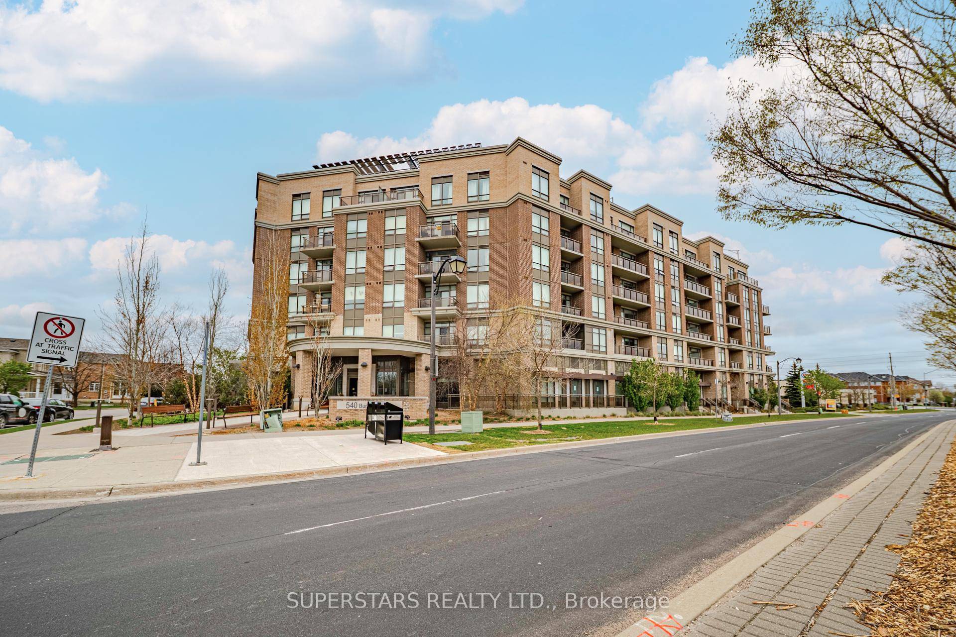 Welcome To This Spacious And Sun Filled Unit Featuring A Functional Layout With 2 Parkings amp ; 1 Locker !