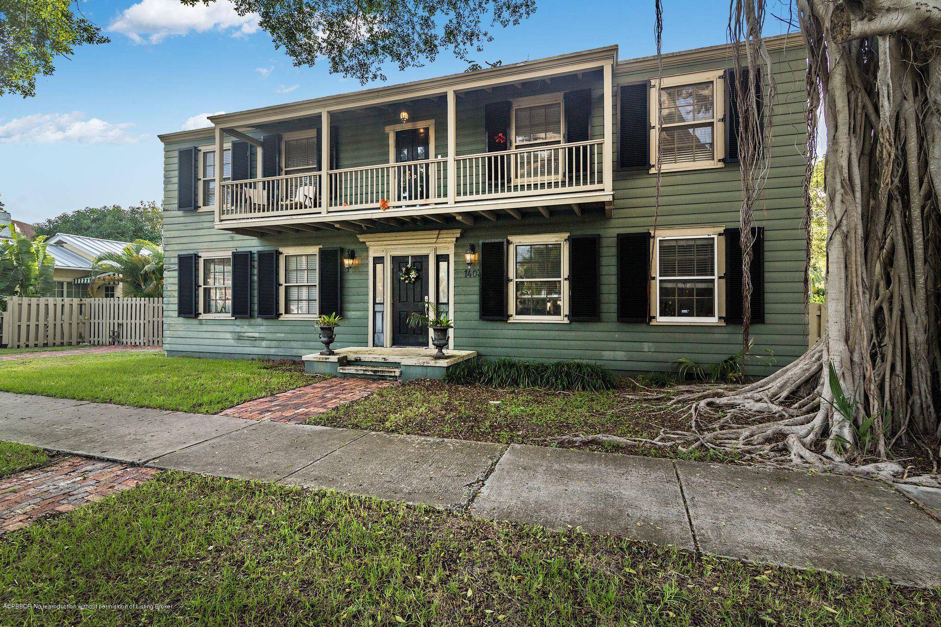Charming 4 unit apartment complex in the heart of Historic Grandview Heights.