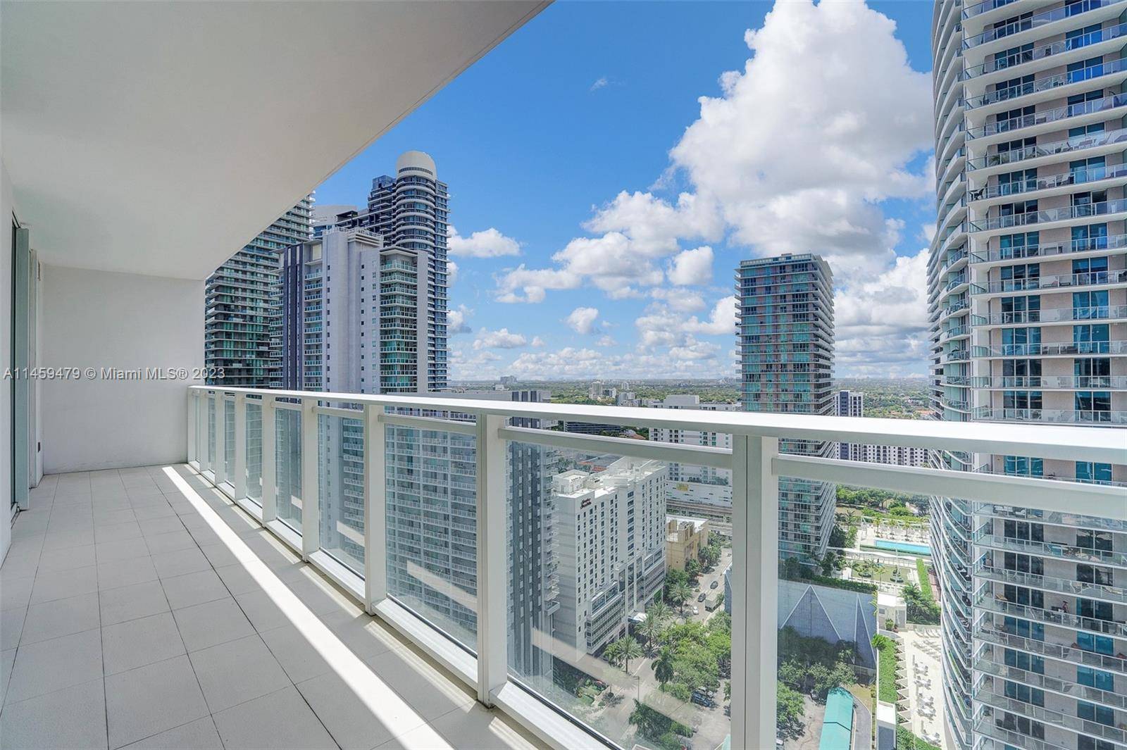 Beautiful 2 bedrooms and 2 full bath plus Den in the heart of Brickell with views of Coral Gables.