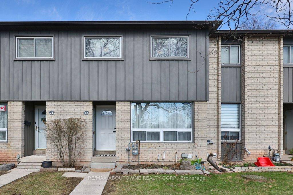 Beautifully renovated with a true open plan design, this 3 bedroom townhome in desirable College Park offers a rare sense of space, light and everyday livability.