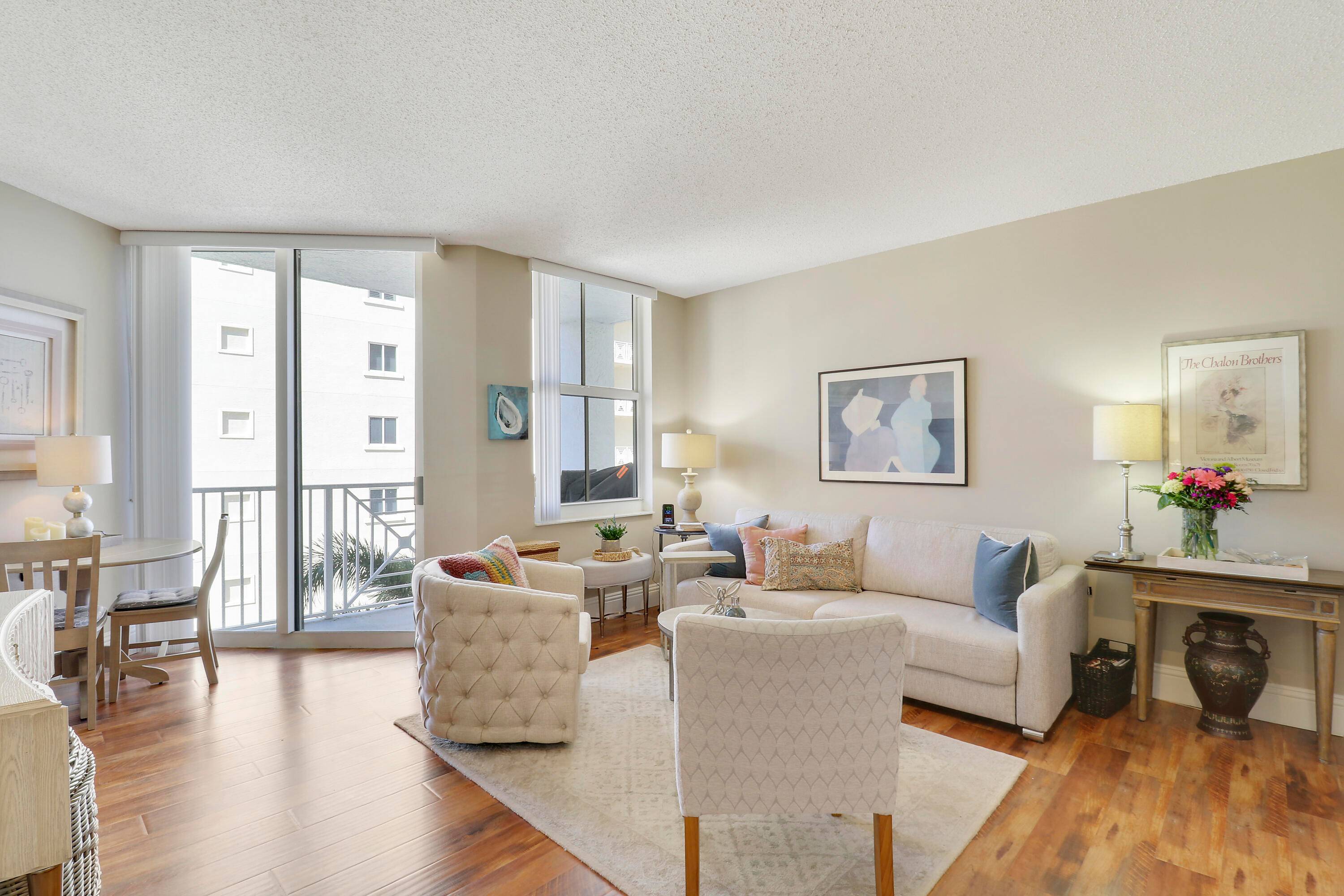 Welcome to Unit 801 at The Strand where lifestyle meets location !